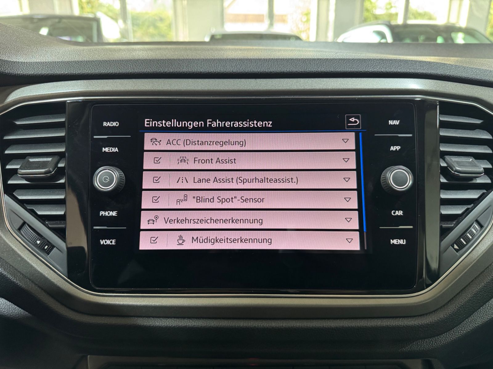 Volkswagen T-Roc Style 1.5 TSI - Samsaru's Car Outlet