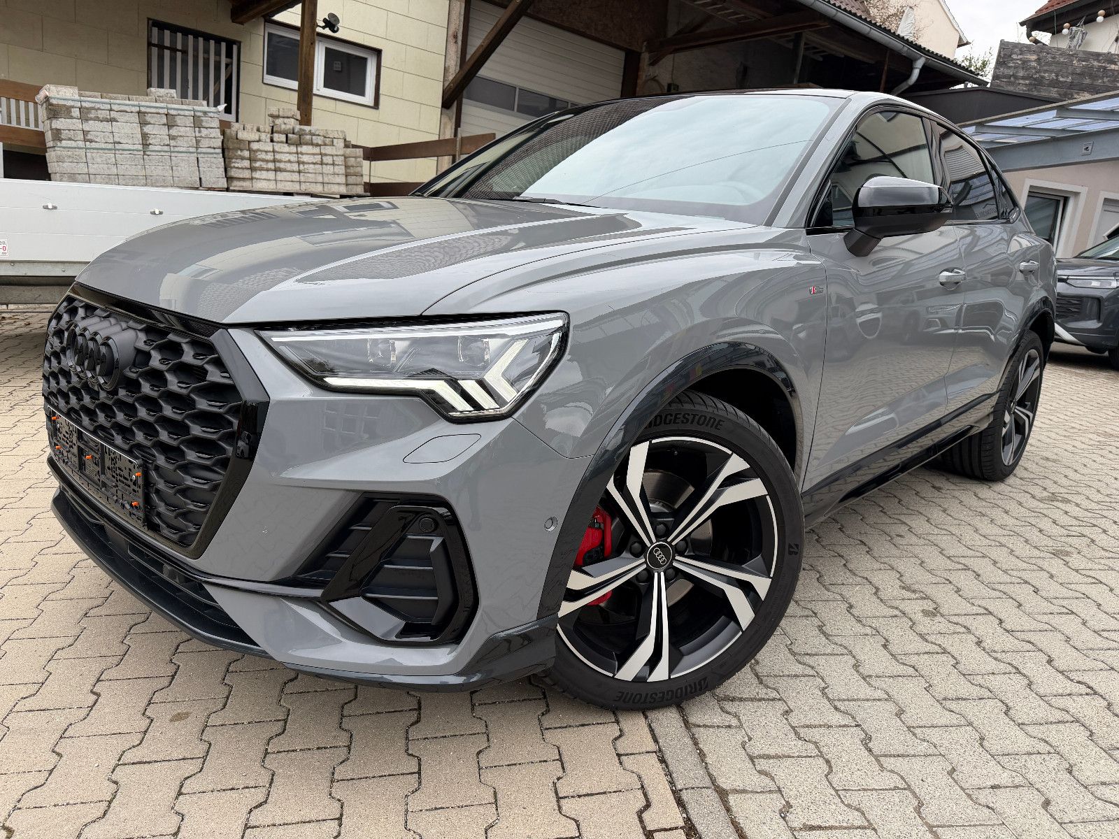 Audi Q3 Sportback 40 TFSI quattro S line, fast VOLL