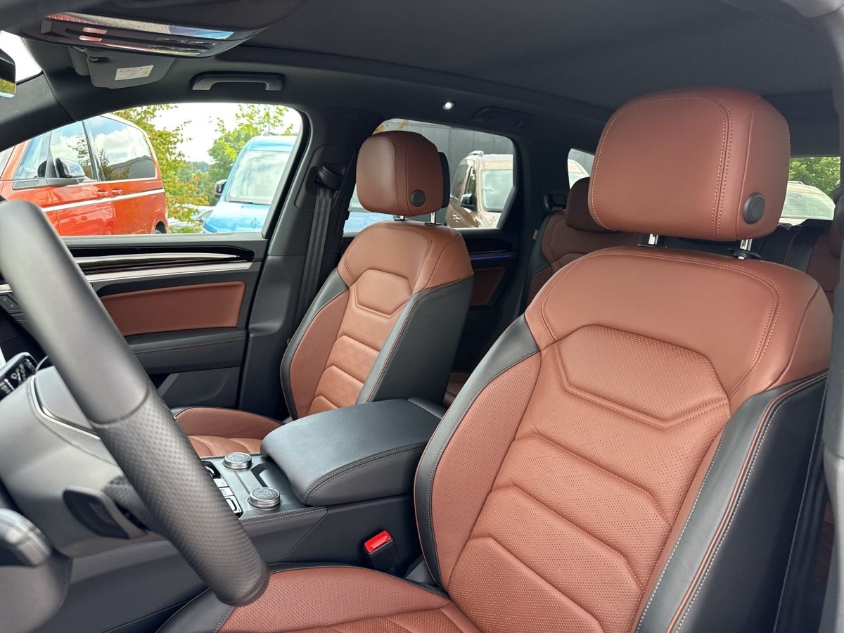 Volkswagen Touareg R-Line TSi - Samsaru's Car Outlet