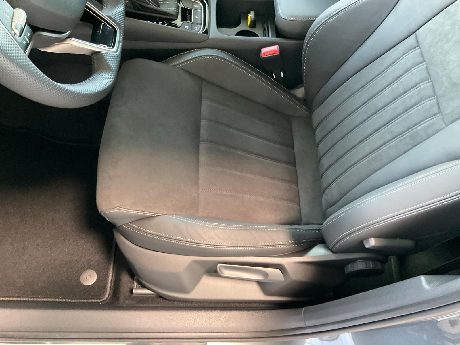 Skoda Karoq 2.0TSI Sportline 4x4 AHK Standheizung Alca