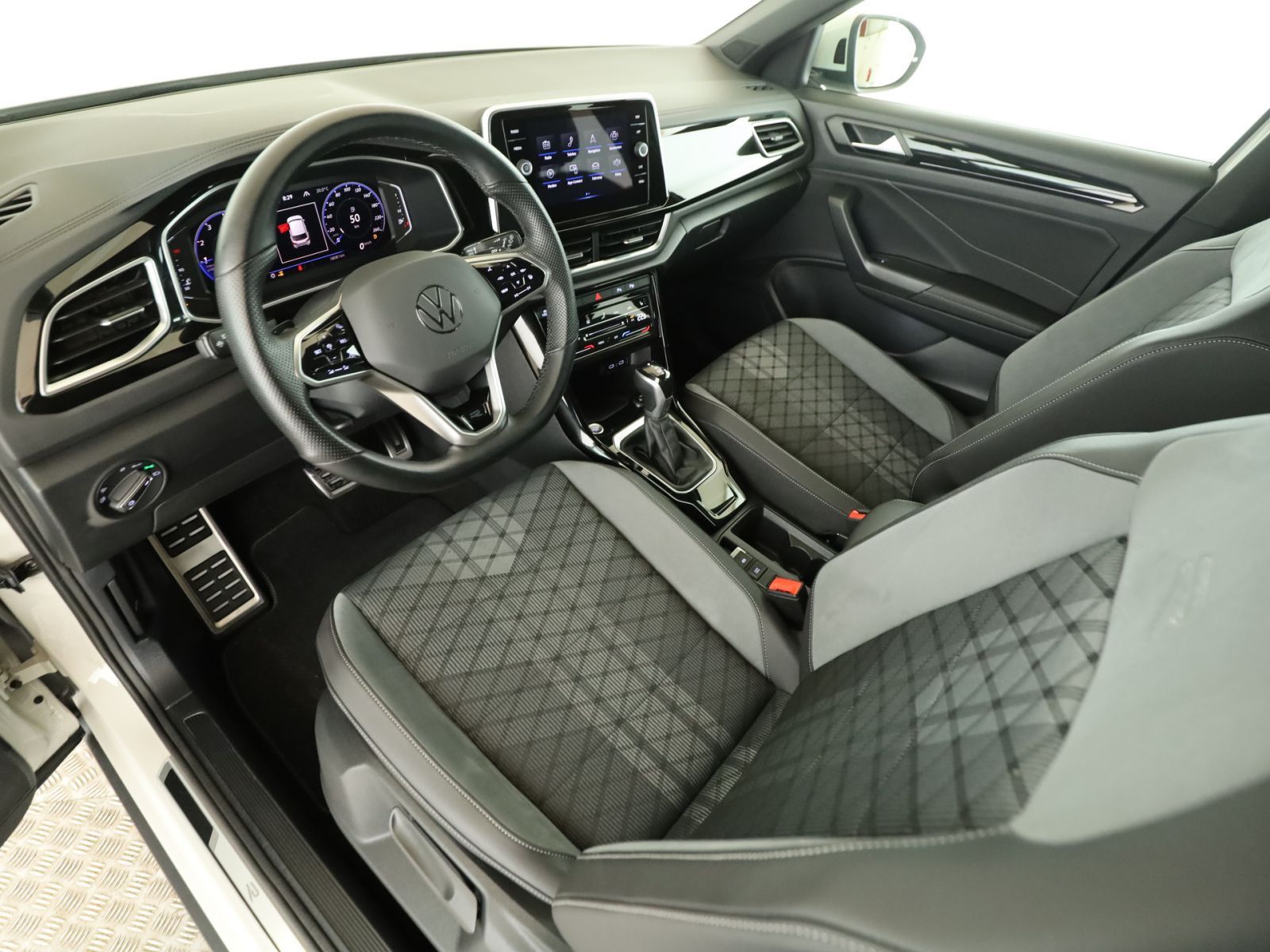 Volkswagen T-Roc 1.5 TSI R-Line - Samsaru's Car Outlet