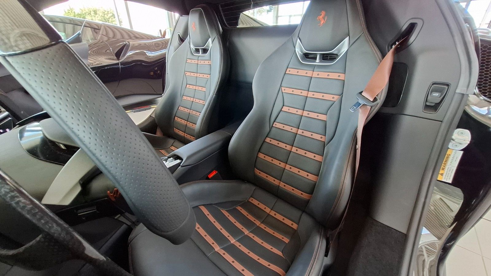 Ferrari 296 GTS DAYTONA STYLE CARBON NP: 385.000 €