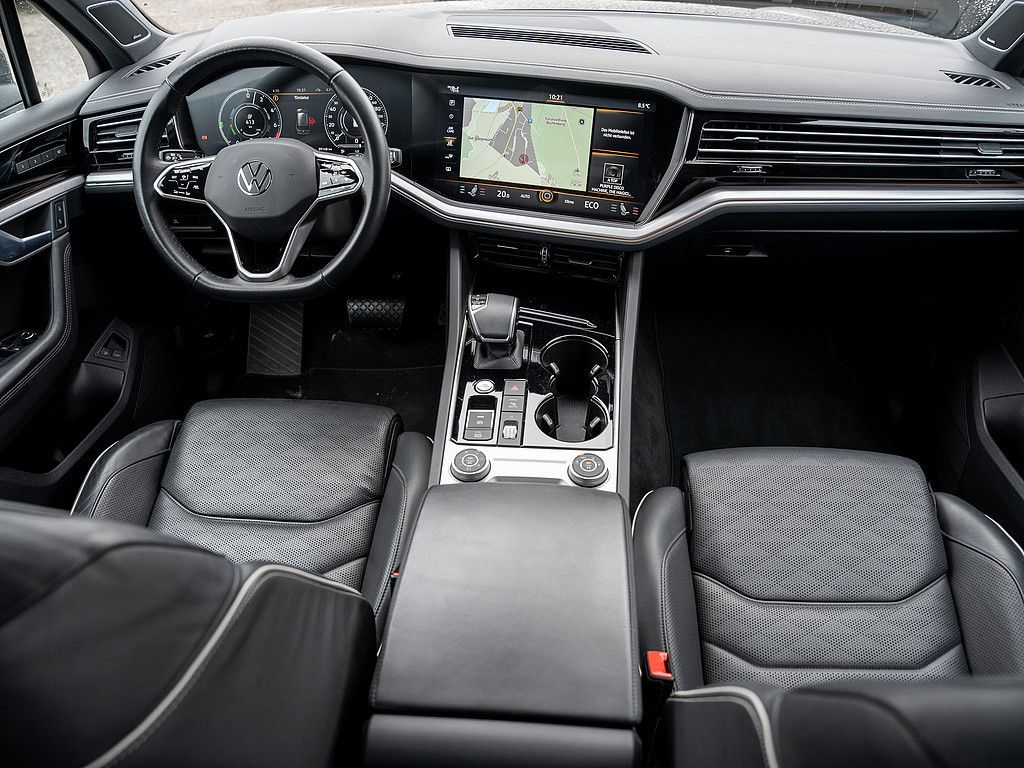 Volkswagen Touareg 3.0 V6 TSI eHybrid Elegance 4M - Samsaru's Car Outlet