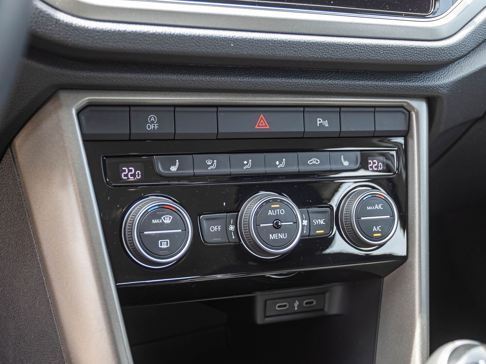 Volkswagen T-Roc 1.0 TSI Style - Samsaru's Car Outlet