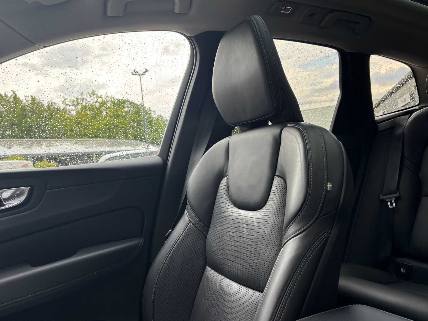 Volvo XC60 B5 B AWD Ultimate Dark, Massage, Pano uvm.