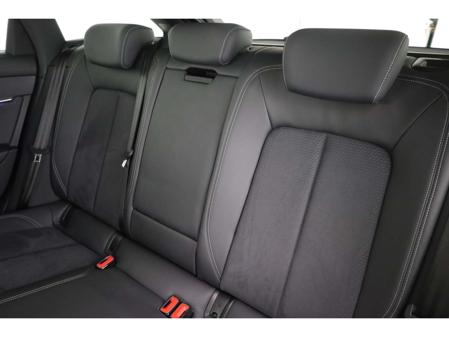 Audi A6 Avant 55 TFSI e quattro S line - Samsaru's Car Outlet