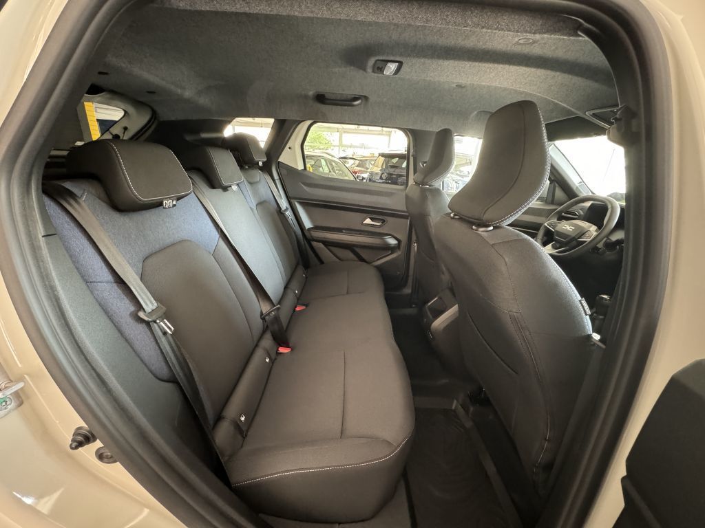 Dacia Duster Neuer Journey TCe130 - Samsaru's Car Outlet