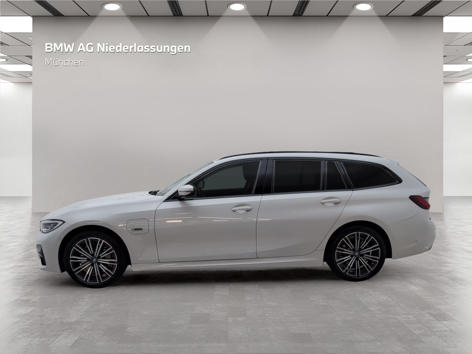 BMW 330e Touring M Sport - Samsaru's Car Outlet