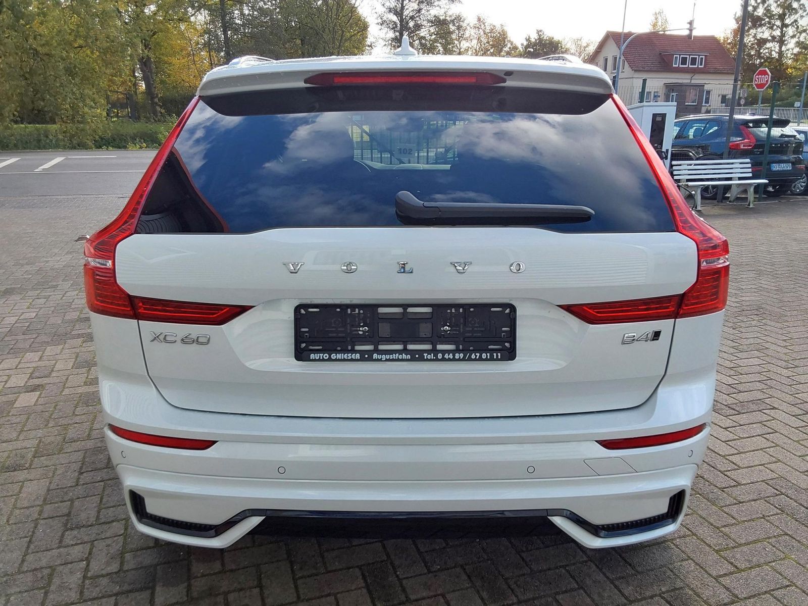 Volvo XC60 B4 D AWD Plus Dark AHK/ACC/LED/SHZ/PDC/N...