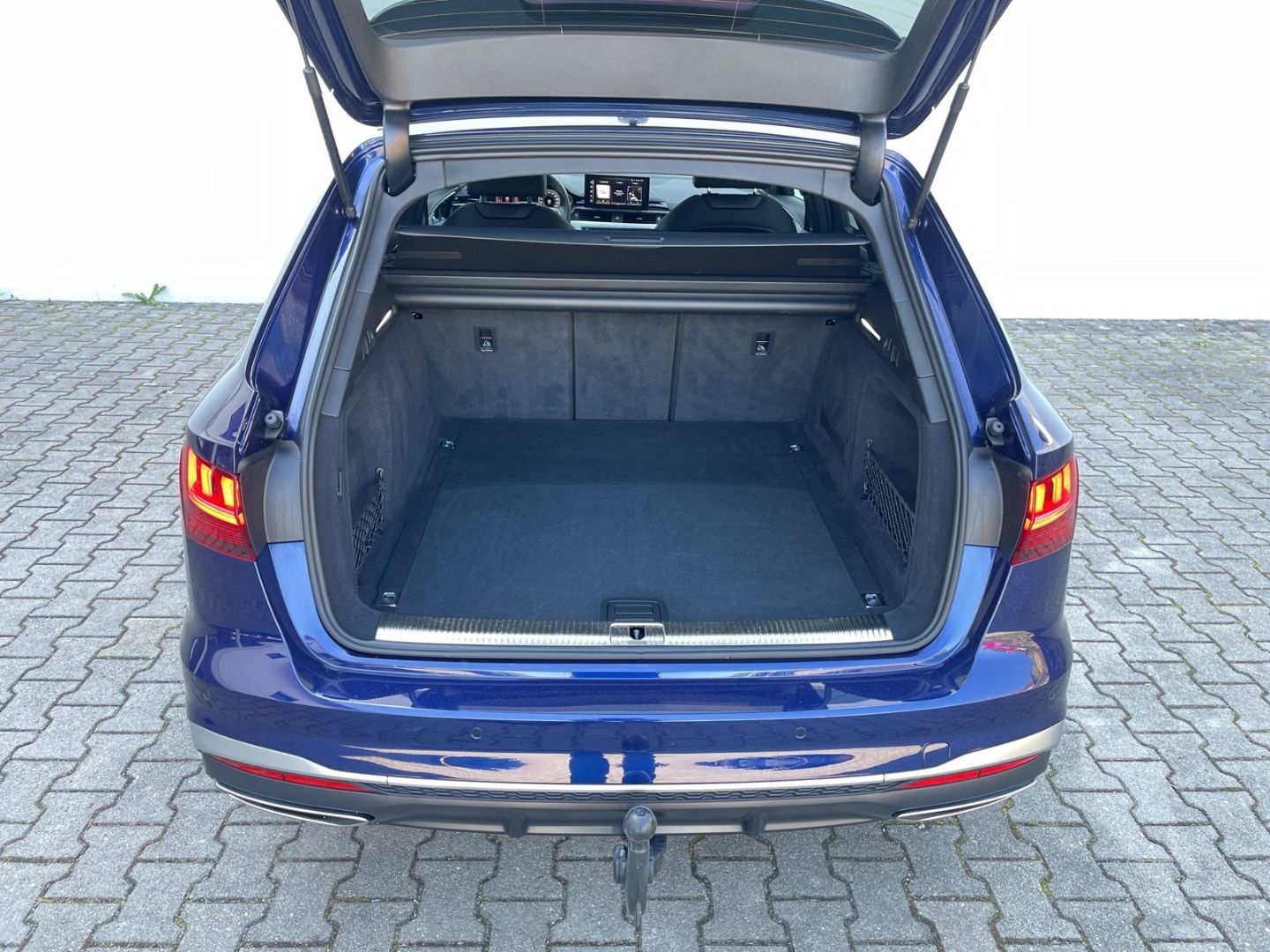 Audi A4 40 TFSI Avant S line quattro Matrix/AHK/Pano/