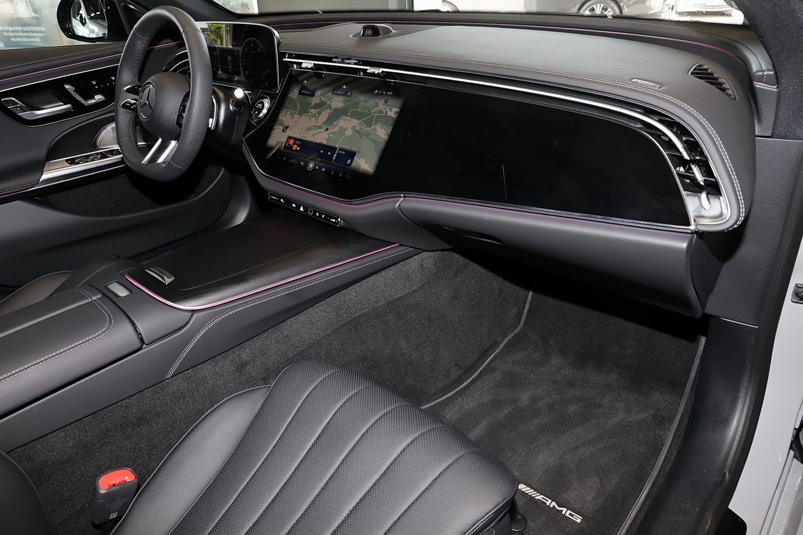 Mercedes-Benz E 220 d 4M AMG MBUX+360°+DIG-LED+AHK+Pano+Distro