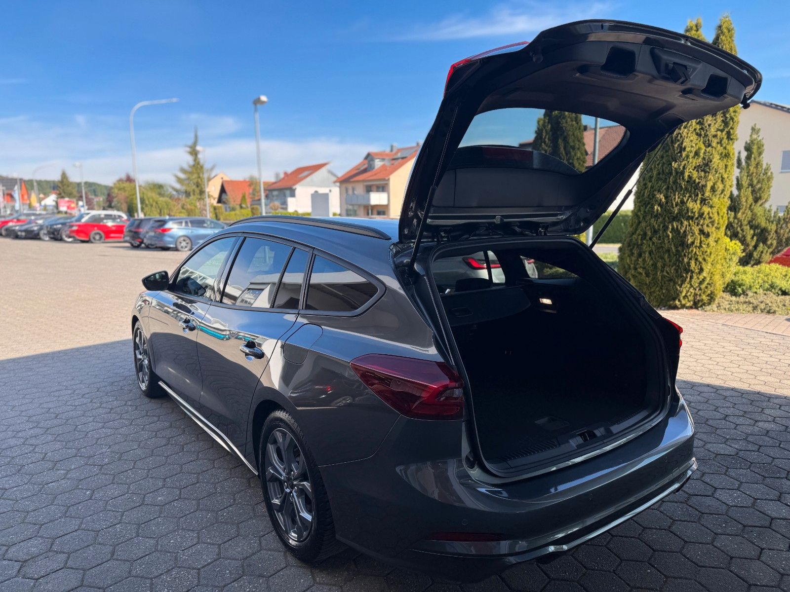 Ford Focus St-Line 1.5 Turnier ABSTEMP. KAMERA NAVI