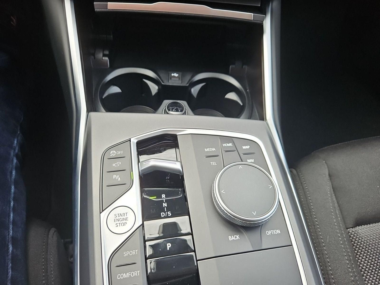 BMW 318d Touring/NAVI/AHK/LED/DAB/HUD/LiveCockpit