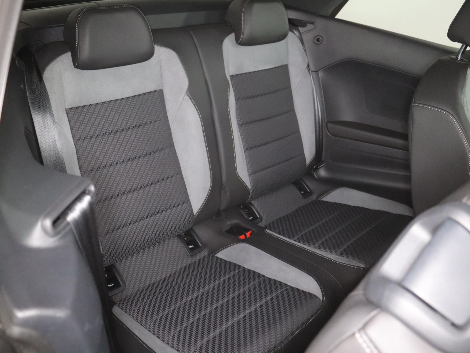 Volkswagen T-Roc R-Line 1.5TSI DSG - Samsaru's Car Outlet