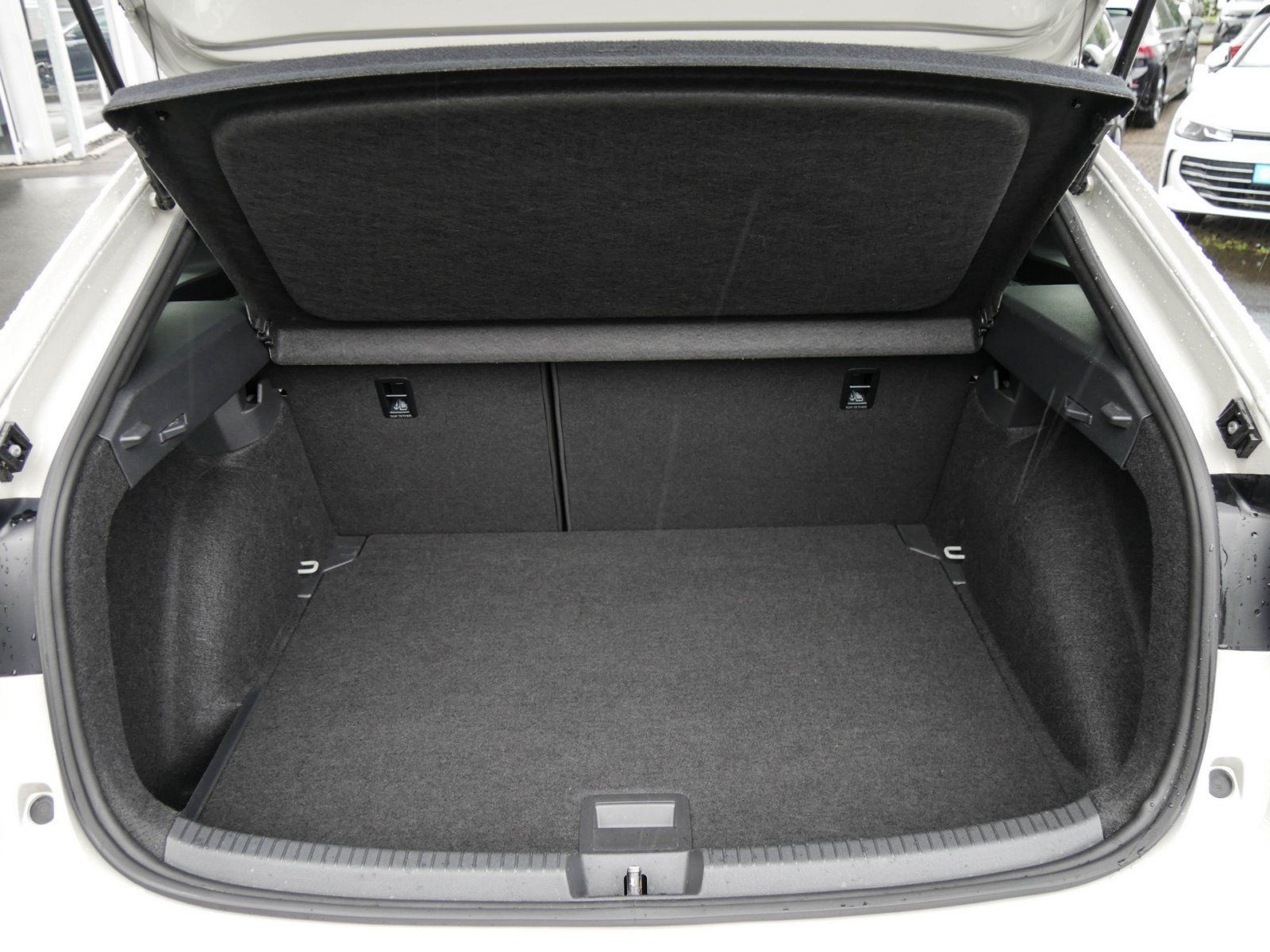 Volkswagen Taigo 1.0 TSI R-Line - Samsaru's Car Outlet