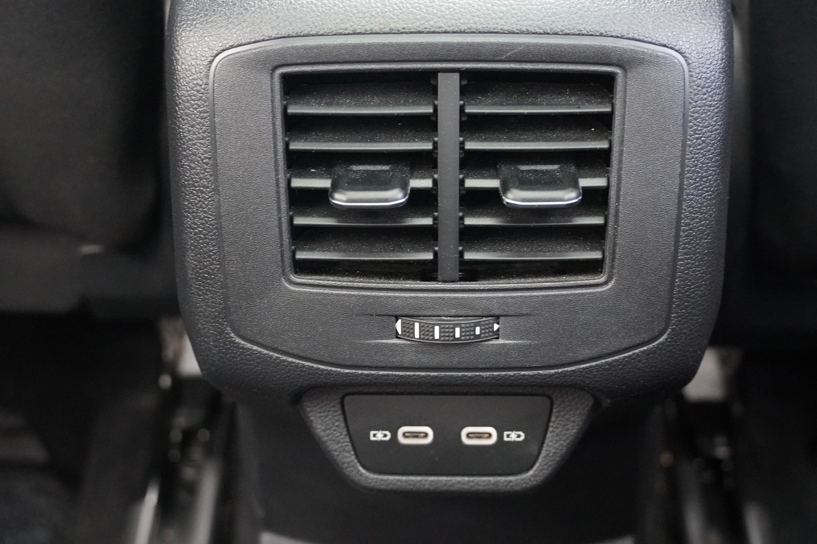 Volkswagen T-Roc 1.0 TSI United - Samsaru's Car Outlet