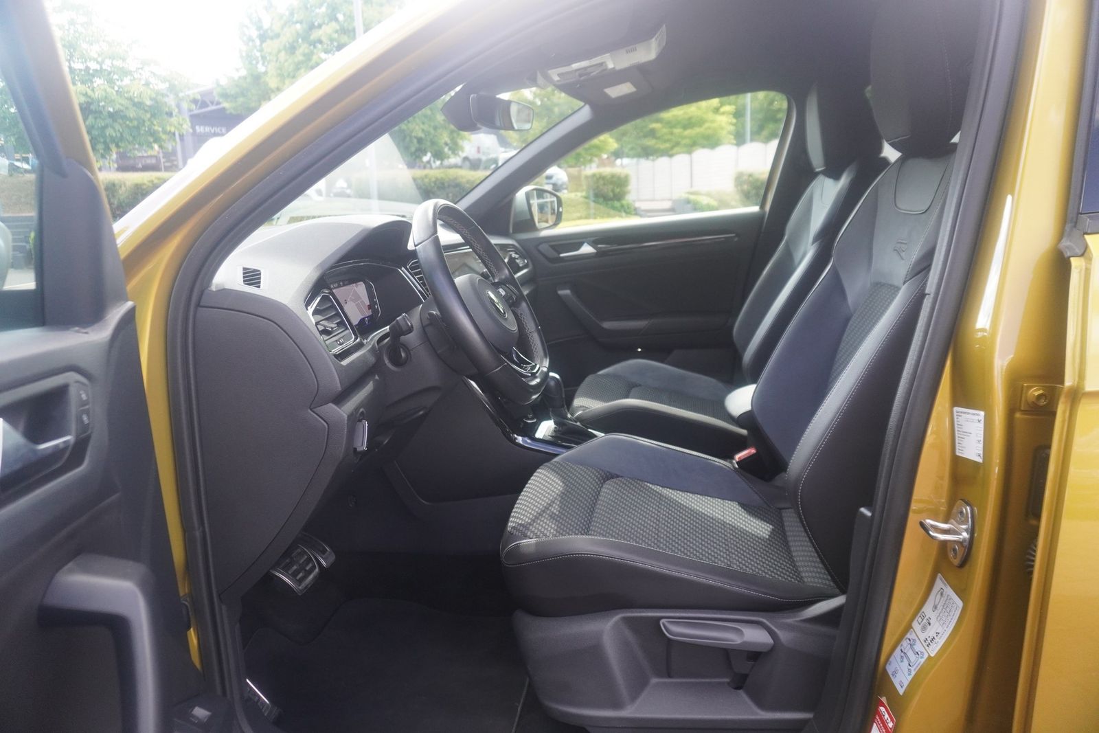 Volkswagen T-Roc 2.0 TSI R 4Motion DSG - Samsaru's Car Outlet