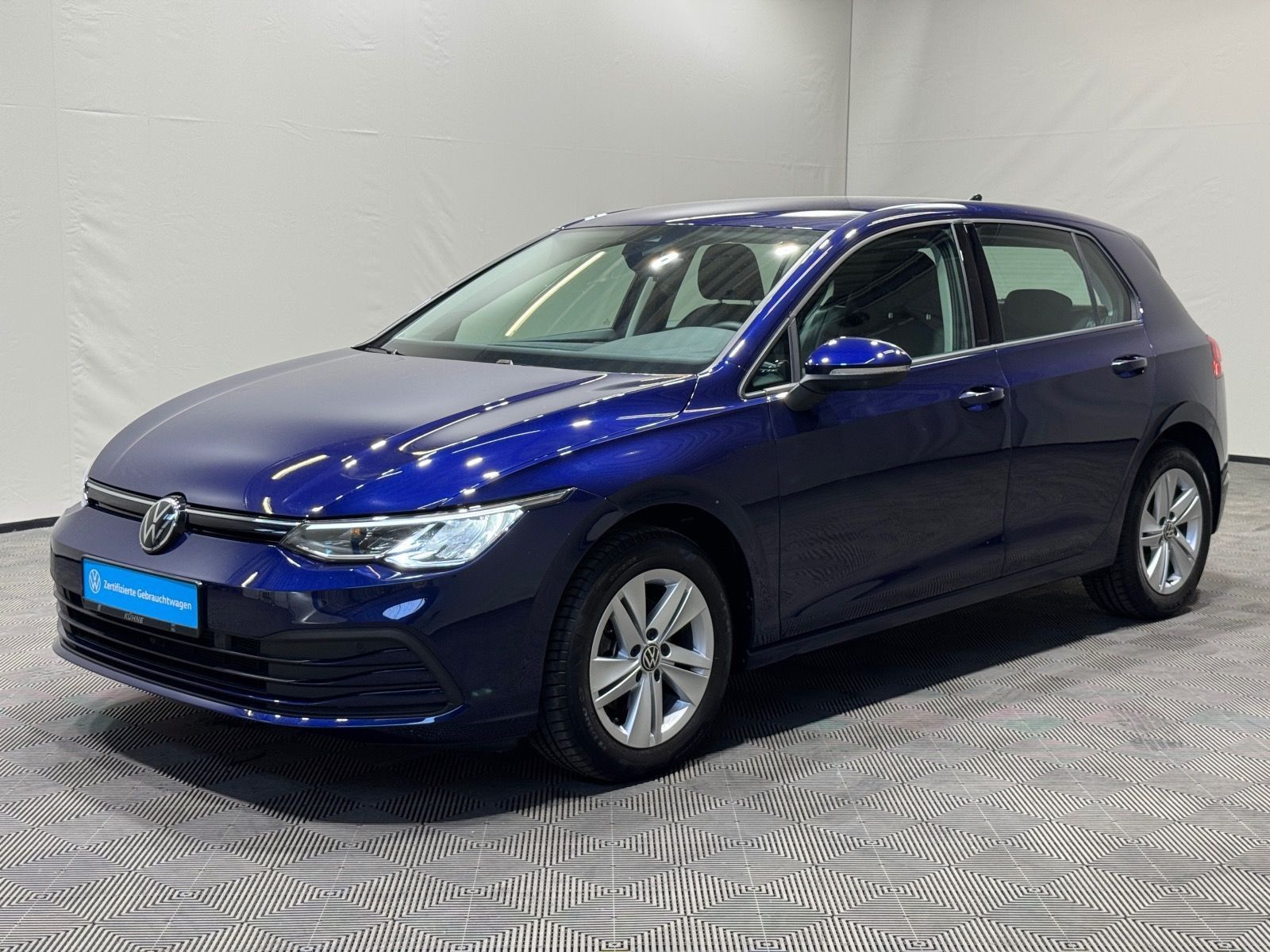 Volkswagen Golf Life 1.0 TSI - Samsaru's Car Outlet