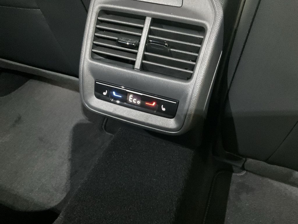Volkswagen Passat 1.5 eHybrid DSG R-Line PANO MATRIX-LED