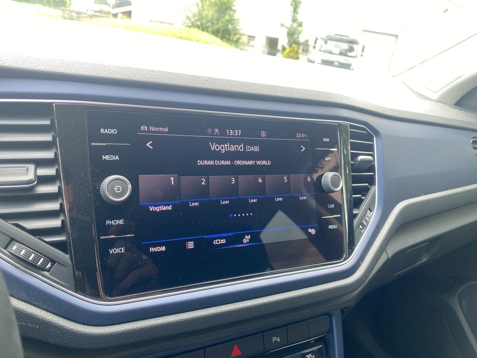 Volkswagen T-Roc United 1.5TSI DSG - Samsaru's Car Outlet