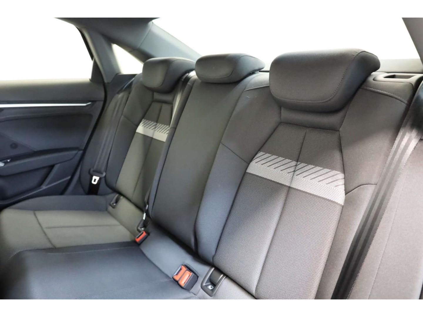 Audi A3 Limousine 30 TFSI advanced S-Tronic 18''/NAV