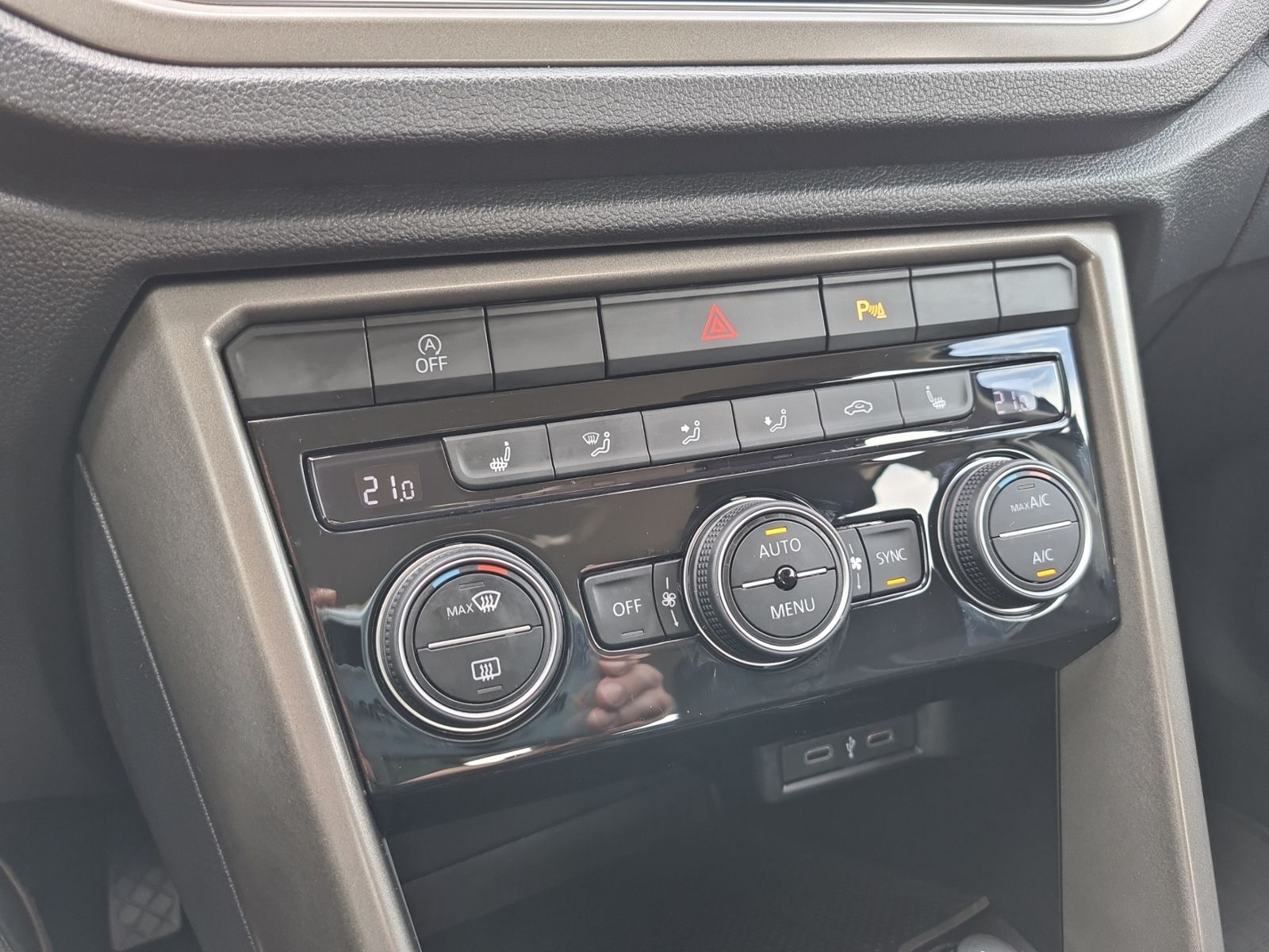 Volkswagen T-ROC 1.5 TSI Style - Samsaru's Car Outlet