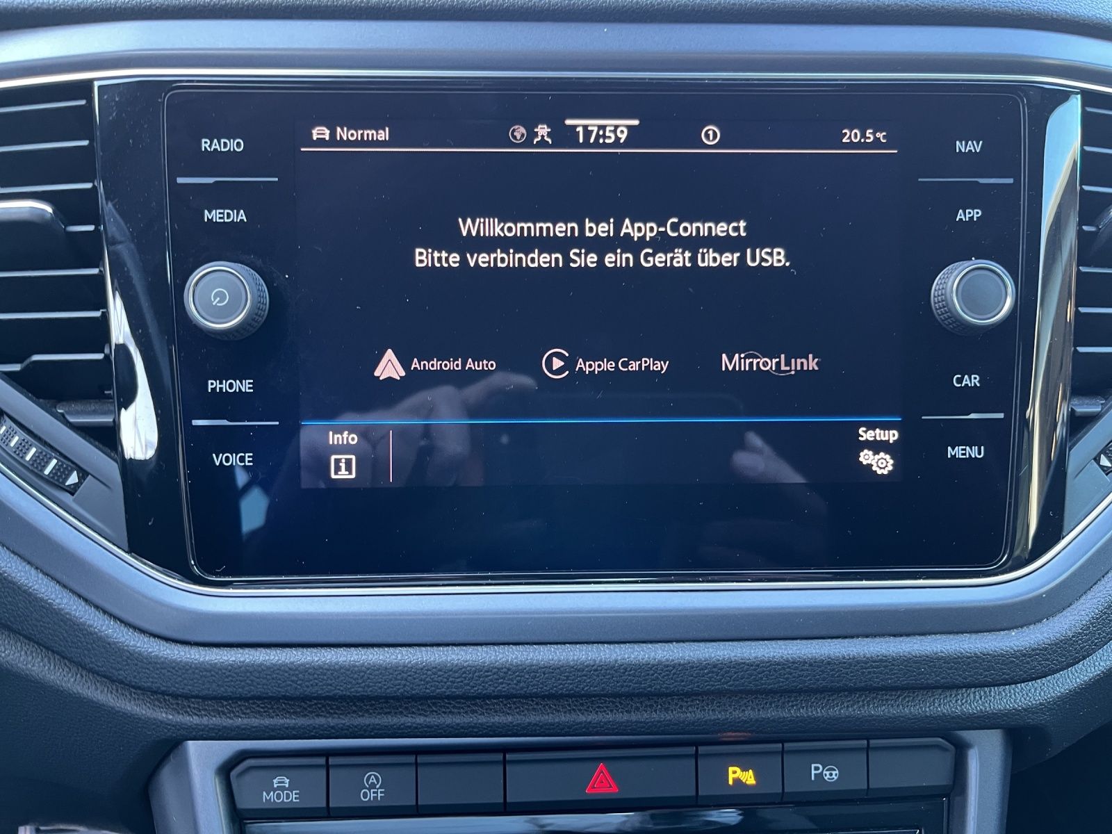 Volkswagen T-Roc 1.5 TSI DSG R-Line Black - Samsaru's Car Outlet