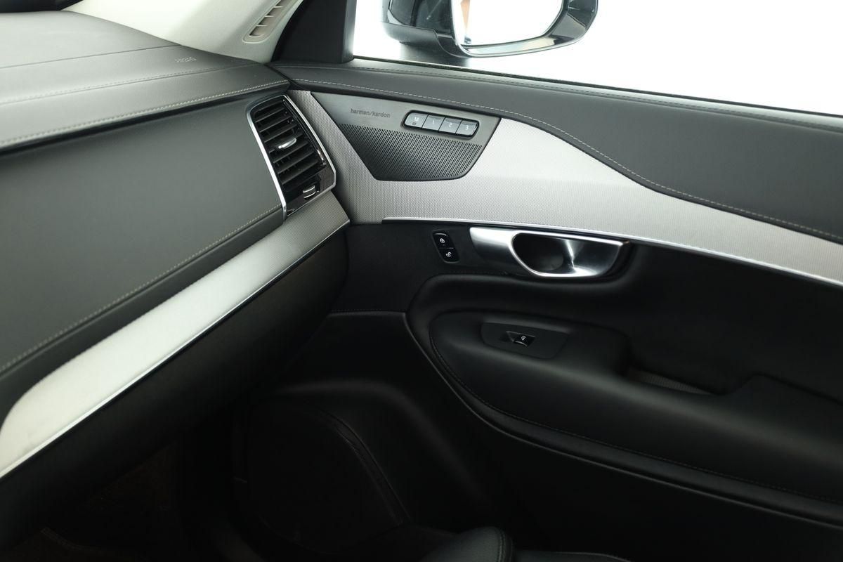 Volvo XC90 B5 AWD Plus Bright 7S LED Pano Navi AHK 22"