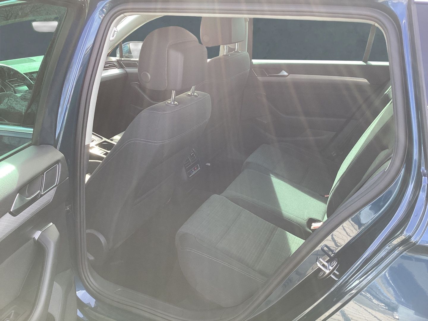 Volkswagen Passat Variant Business 2.0 TDI - Samsaru's Car Outlet