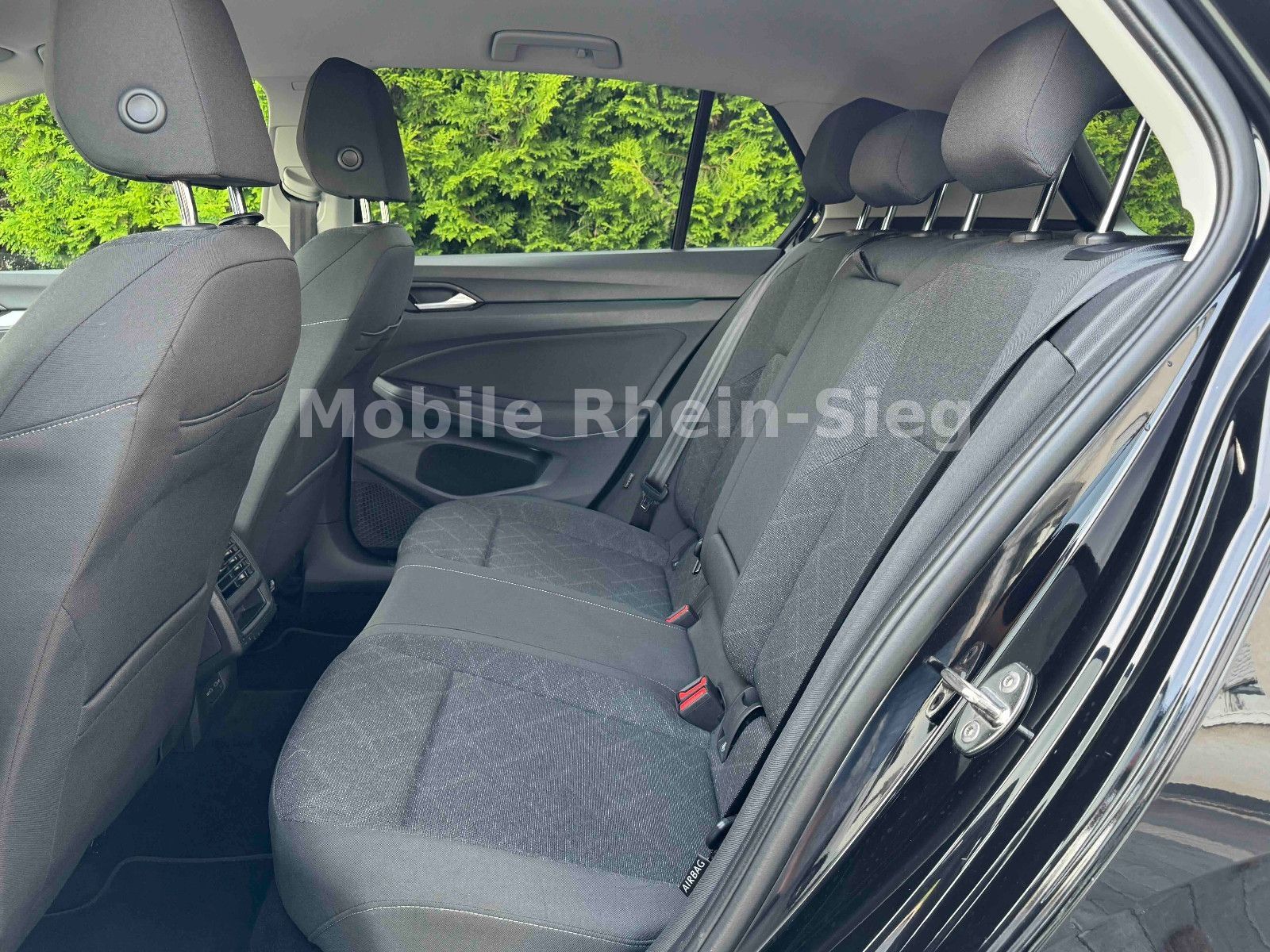 Volkswagen Golf 8 2.0 TDI Life - Samsaru's Car Outlet