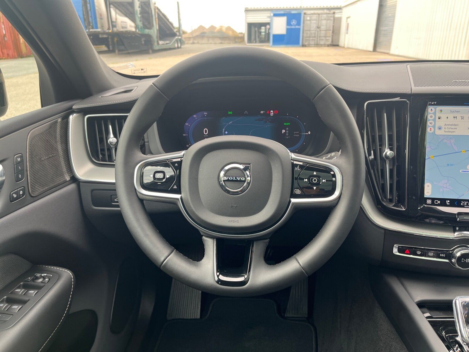 Volvo XC 60 T8 AWD Ultimate Dark AHK+RFK+PANO+SITZHZG