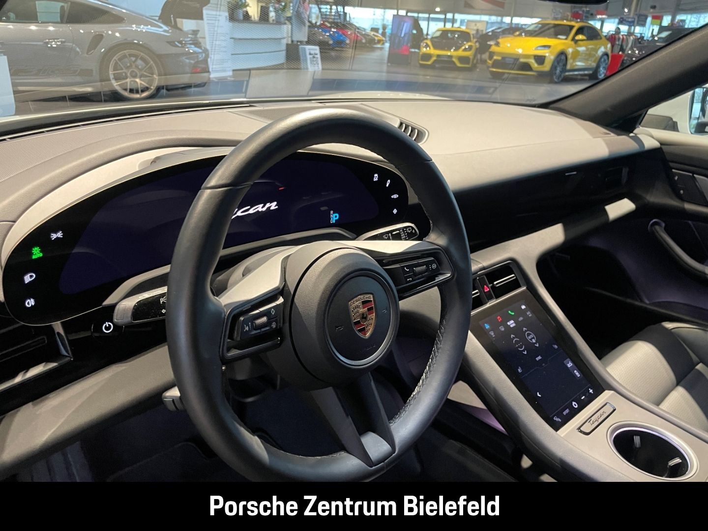 Porsche Taycan 4 Cross Turismo Panorama Surround-View