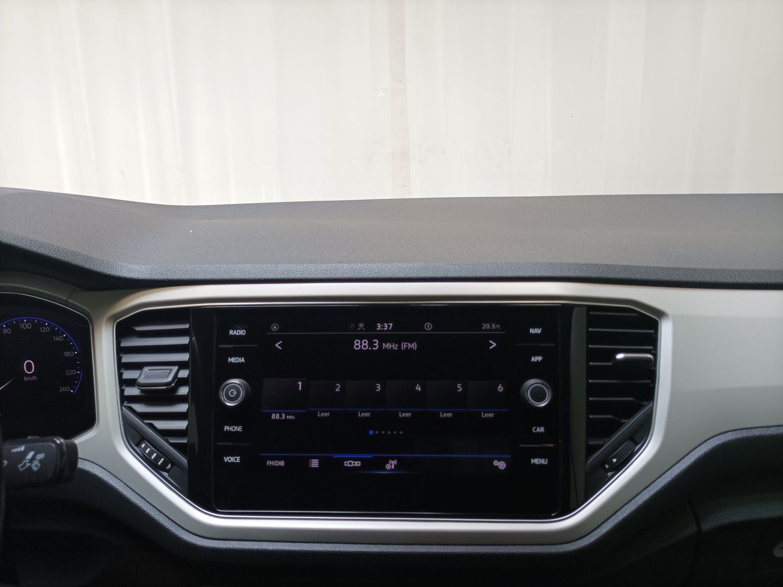 Volkswagen T-Roc 1.5 TSI Style - Samsaru's Car Outlet