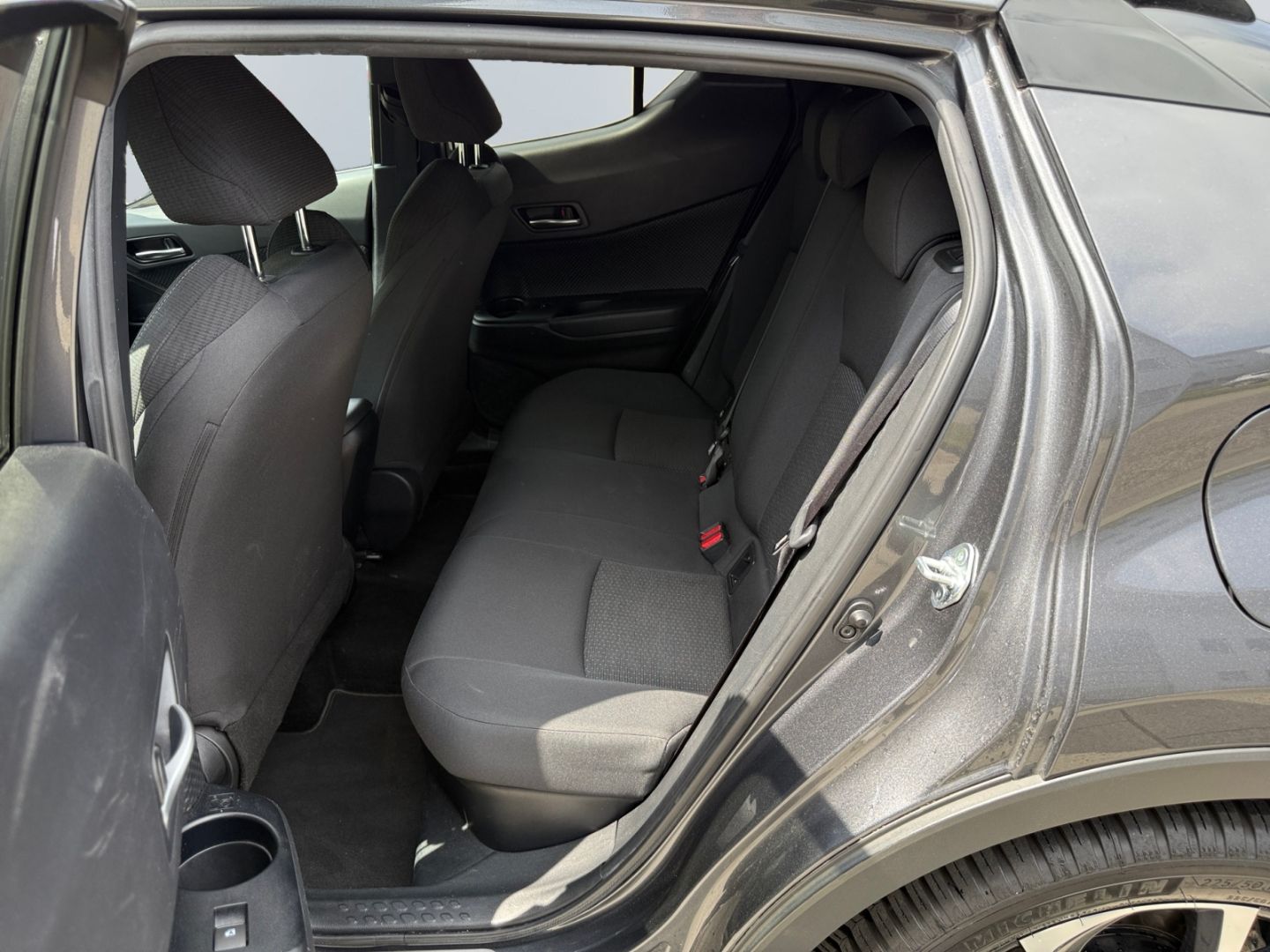 Toyota C-HR 1.8 Hybrid Club - Samsaru's Car Outlet