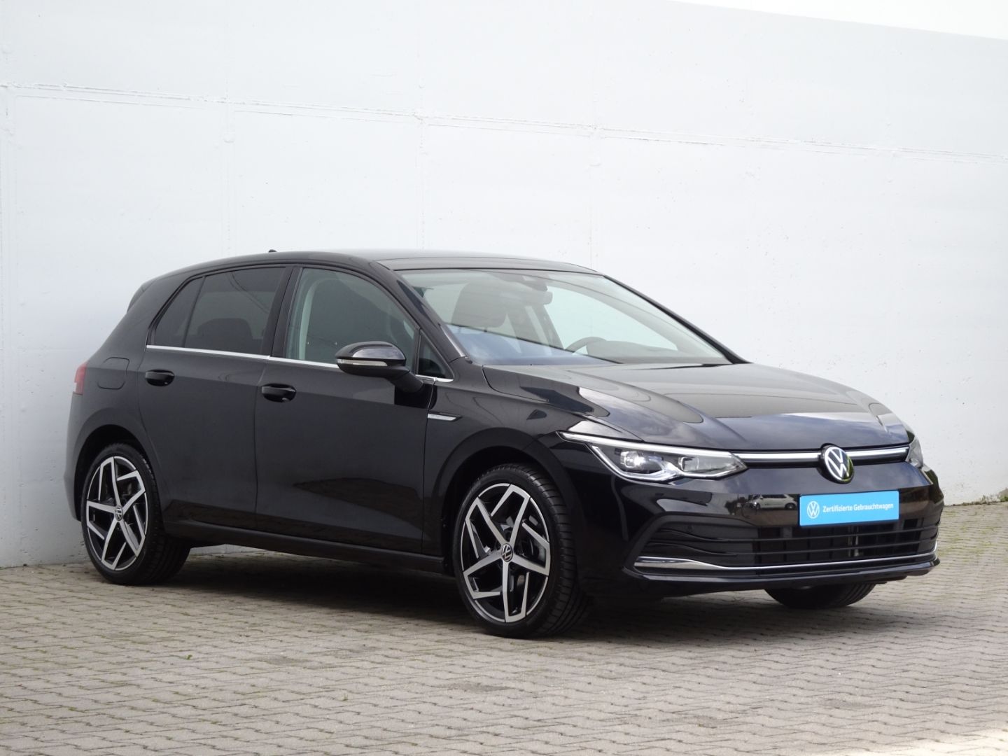 Volkswagen Golf VIII 1.5 eTSI DSG Style - Samsaru's Car Outlet