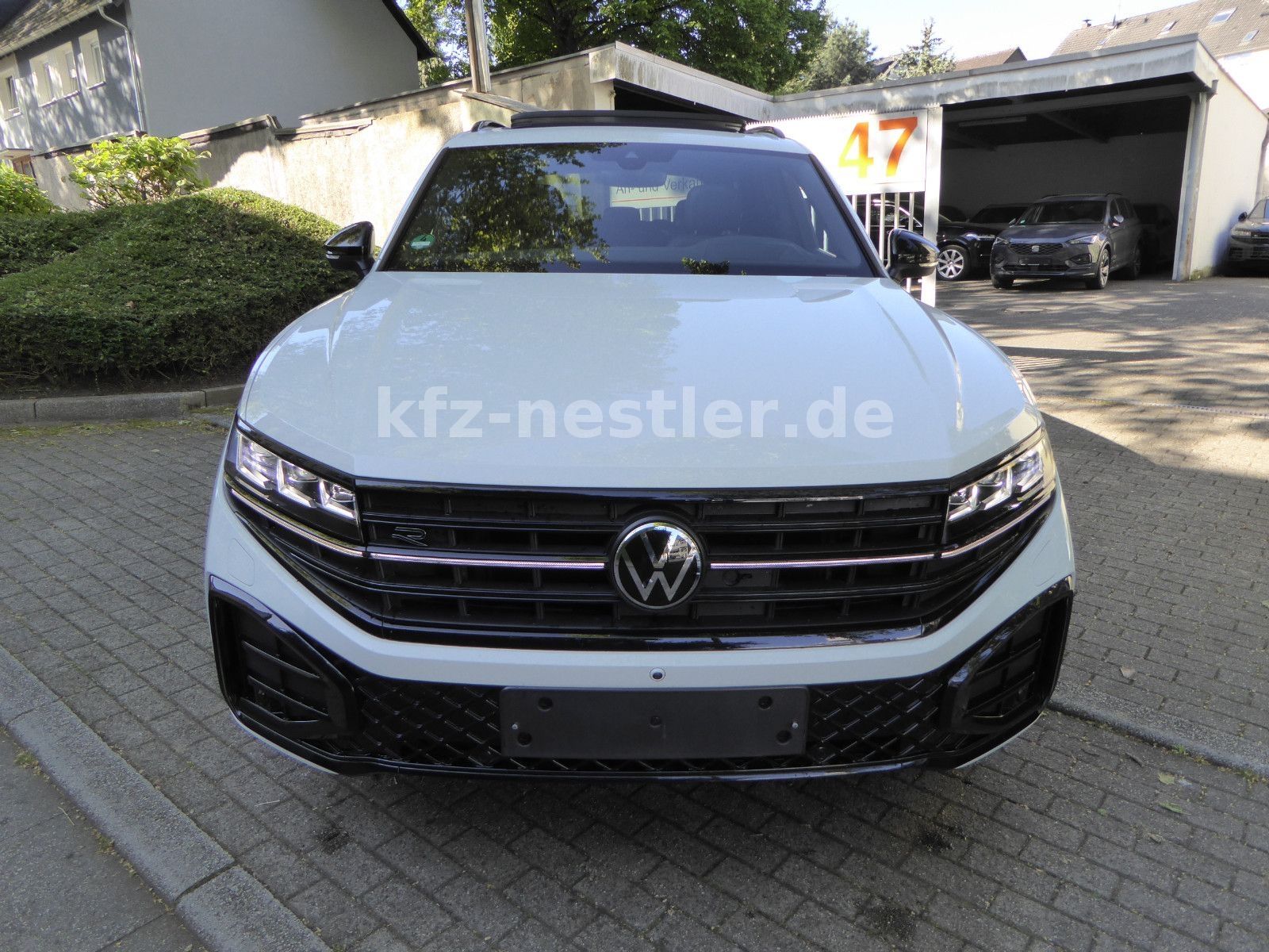 Volkswagen Touareg 3.0 TDI R-Line - Samsaru's Car Outlet