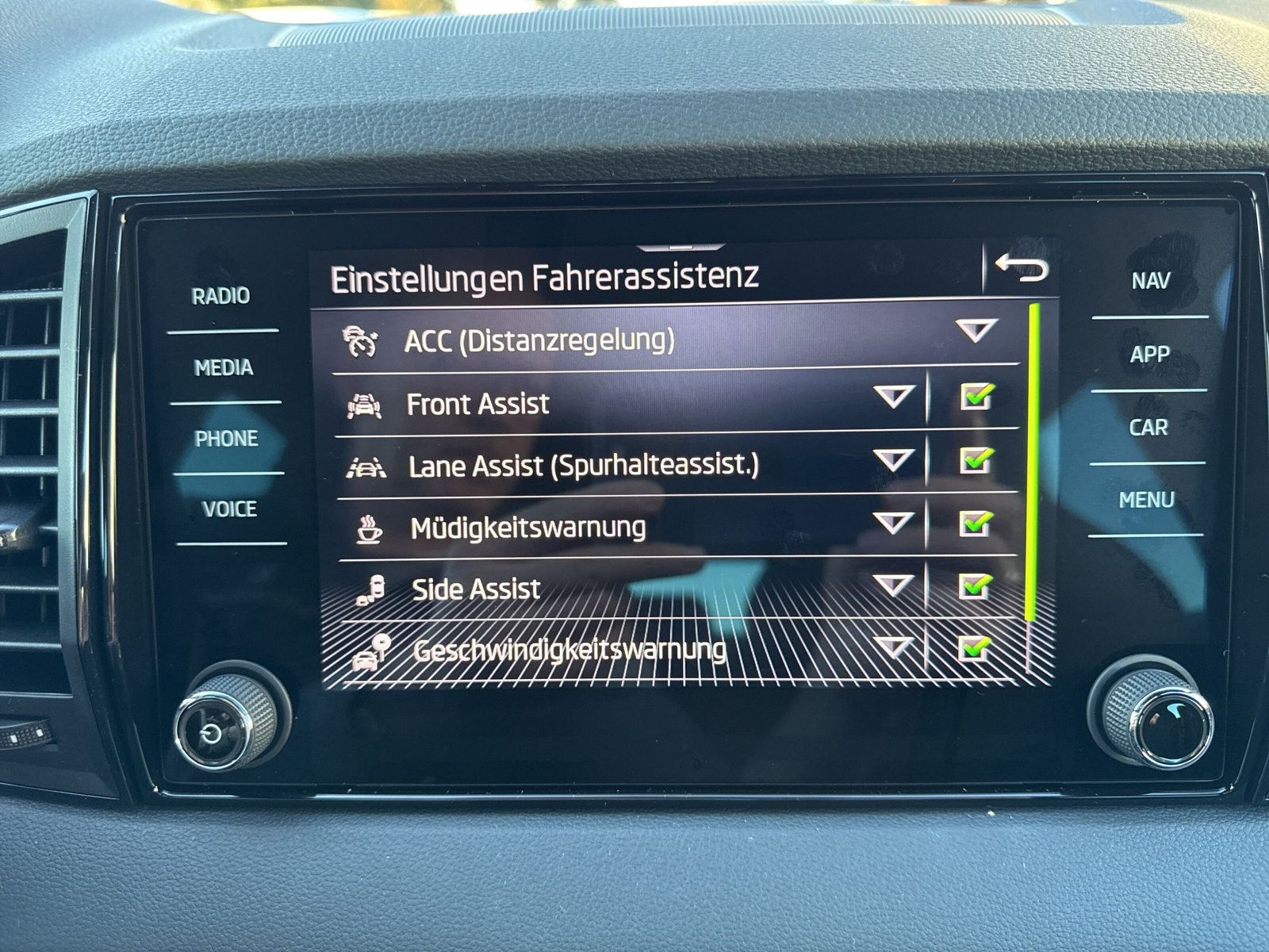 Skoda Karoq Sportline 4x4TDI AHK LED Matrix Gar. 360 G