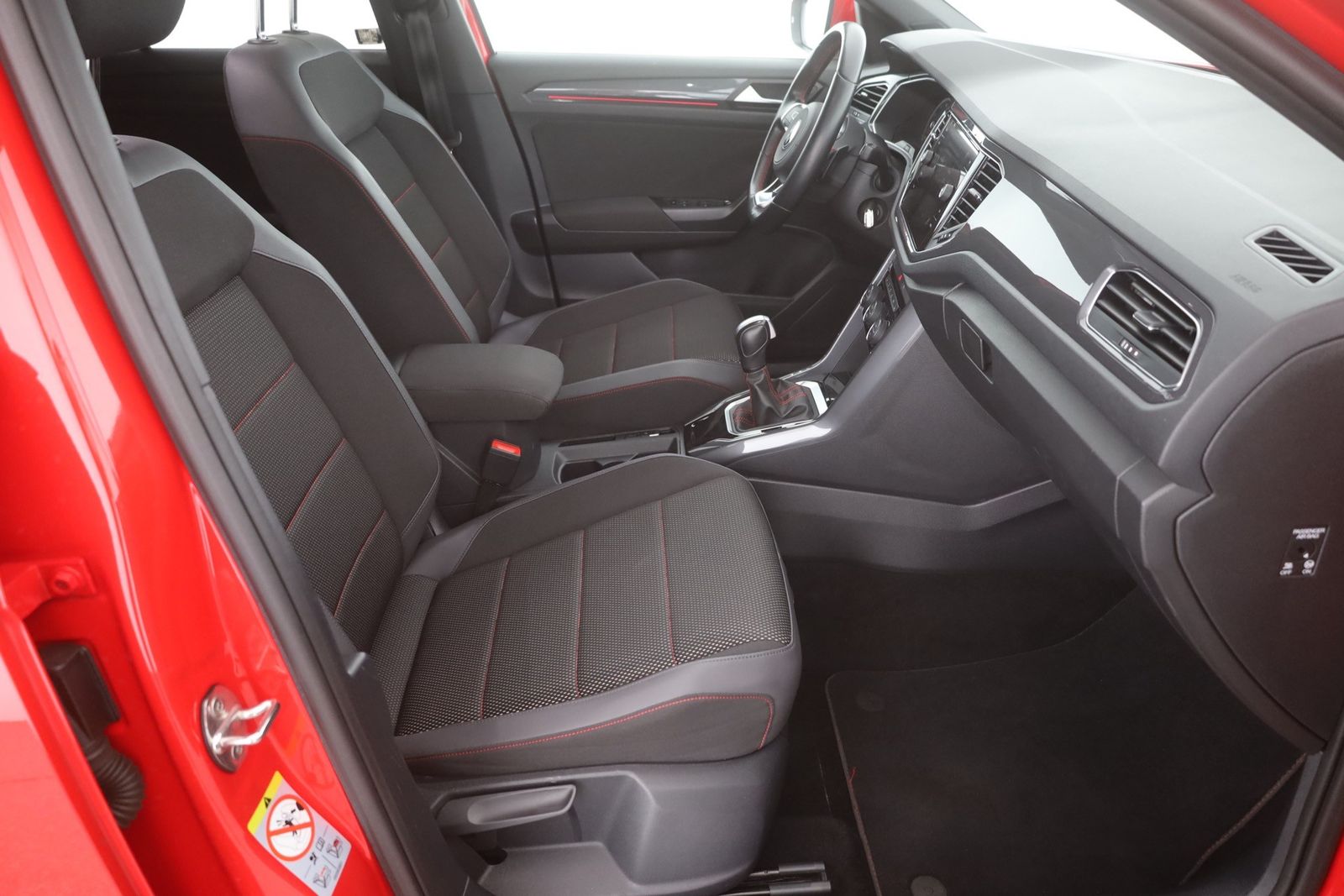 Volkswagen T-Roc 1.5 TSI DSG Sport - Samsaru's Car Outlet