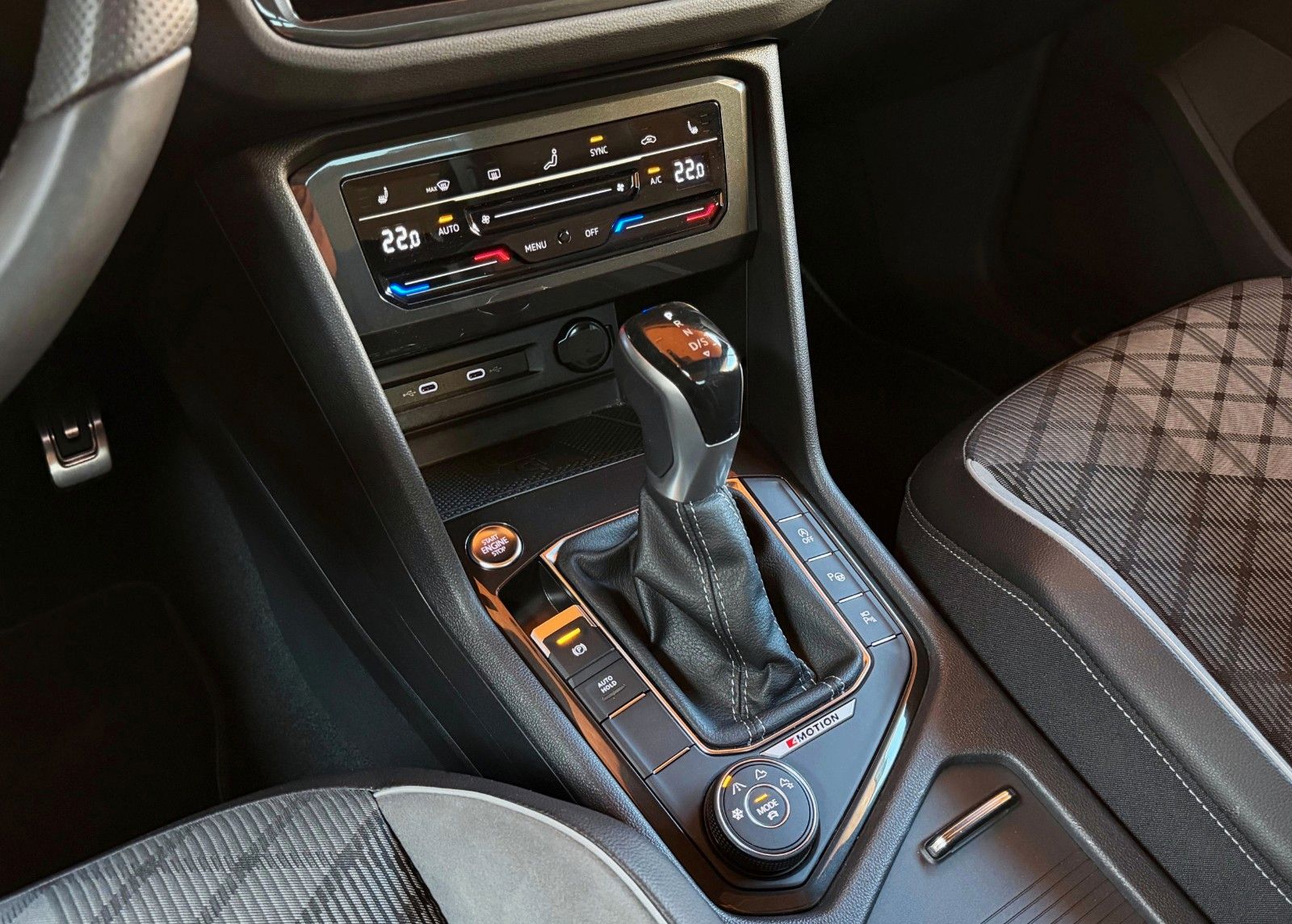 Volkswagen Tiguan R-LINE BLACK Pano 360° HuD Assist+ AHK 20
