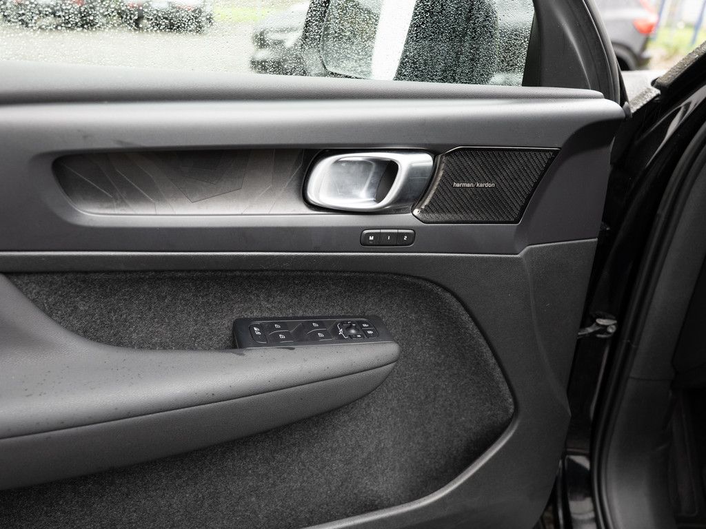 Volvo XC40 Ultimate Recharge Pure Electric AWD PANO