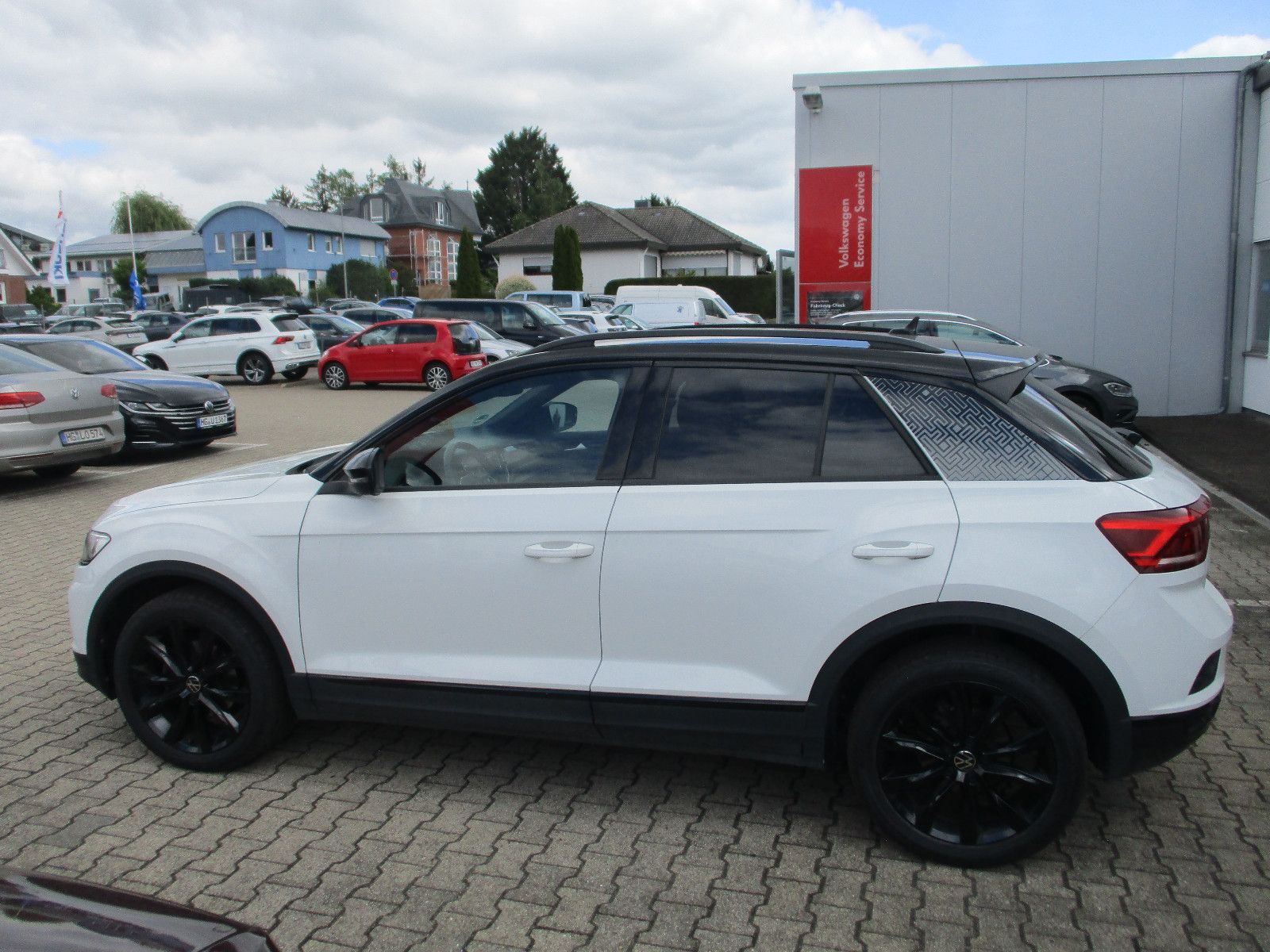 Volkswagen T-Roc Sport - Samsaru's Car Outlet