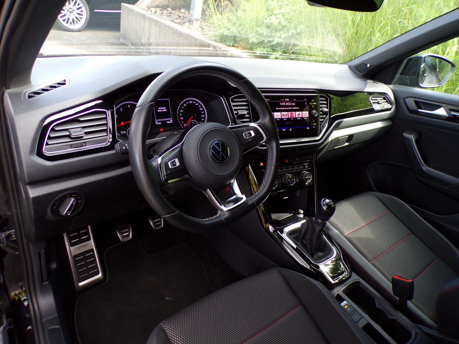 Volkswagen T-ROC 1.5 TSI SPORT - Samsaru's Car Outlet