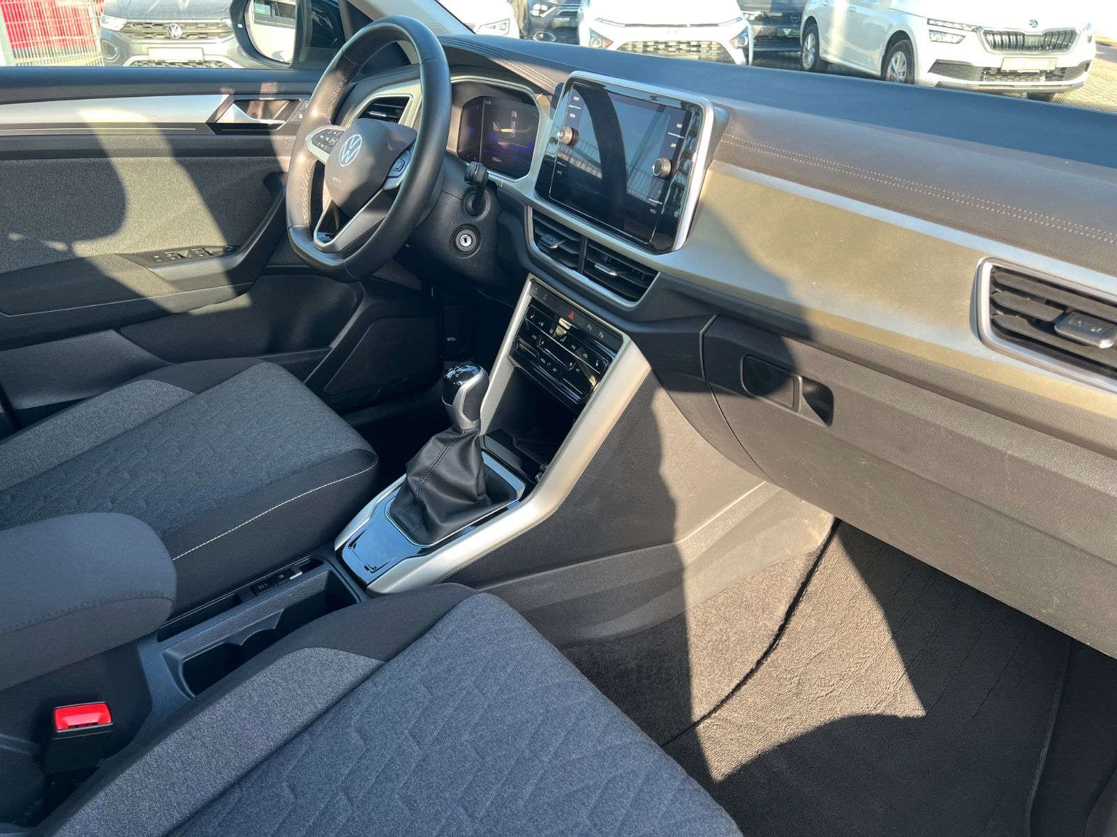 Volkswagen T-Roc 1.0 TSI Move - Samsaru's Car Outlet