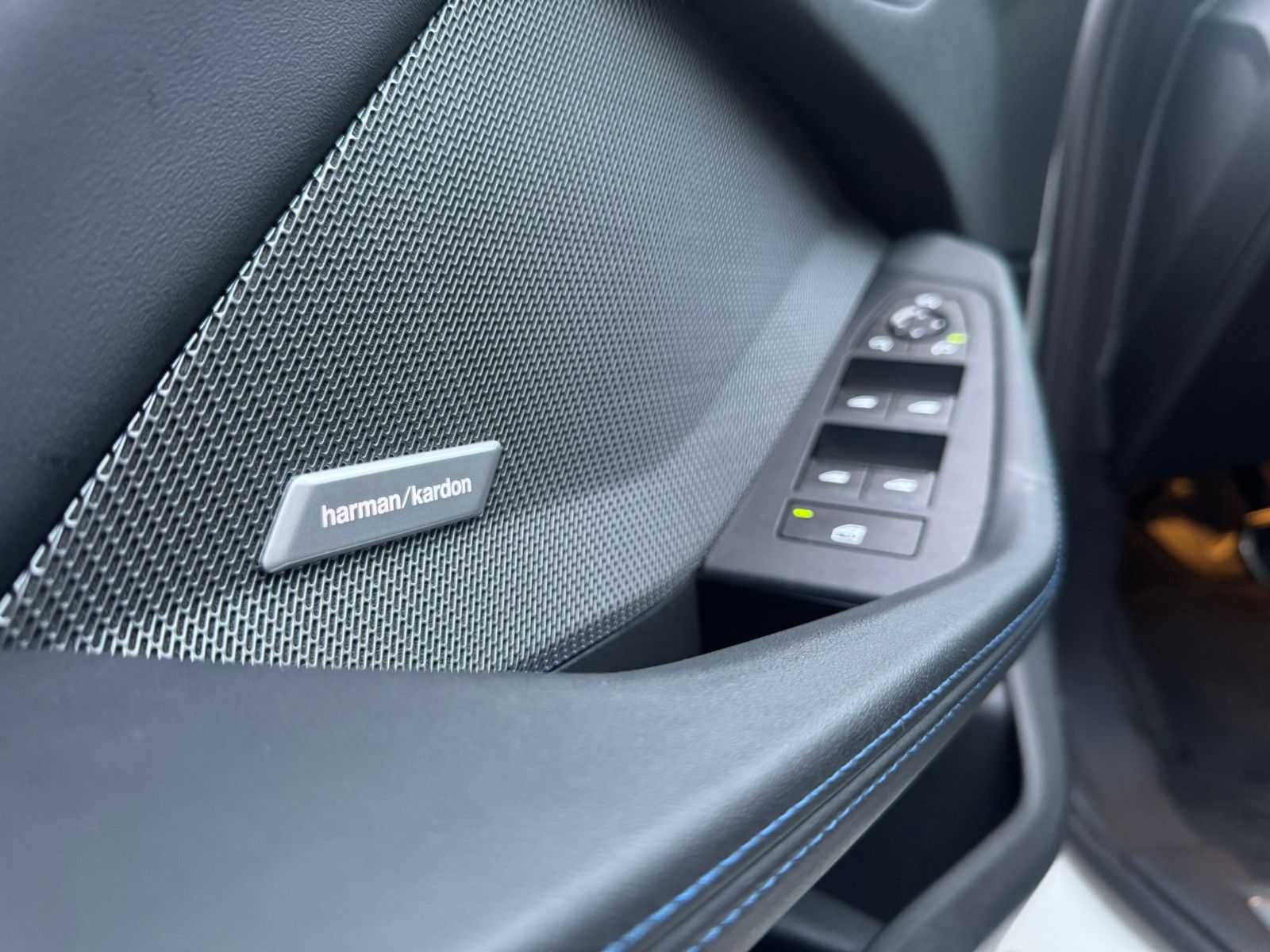 BMW 120i | M-PAKET | AUT | LED | HEAD-UP | DRIVING +