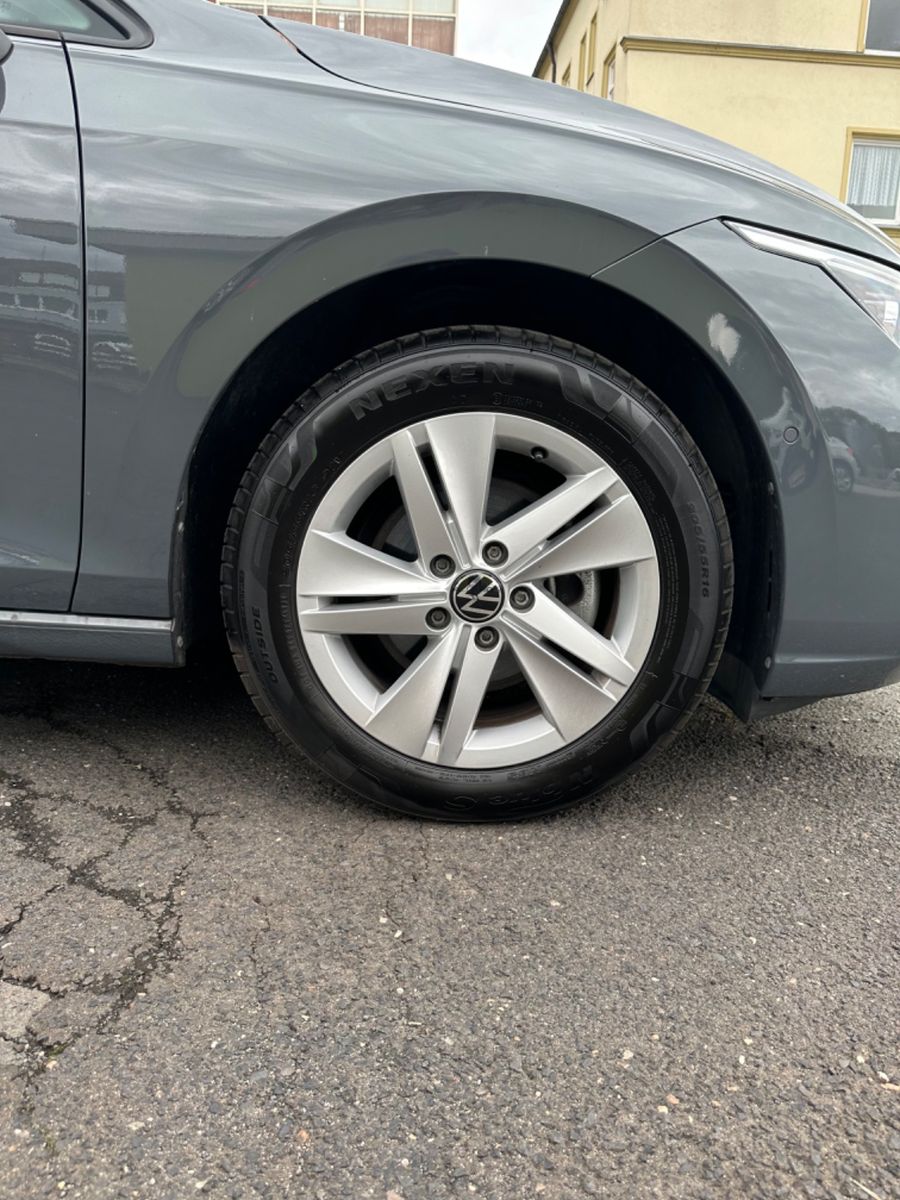 Volkswagen Golf VIII Variant 1.0TSI - Samsaru's Car Outlet