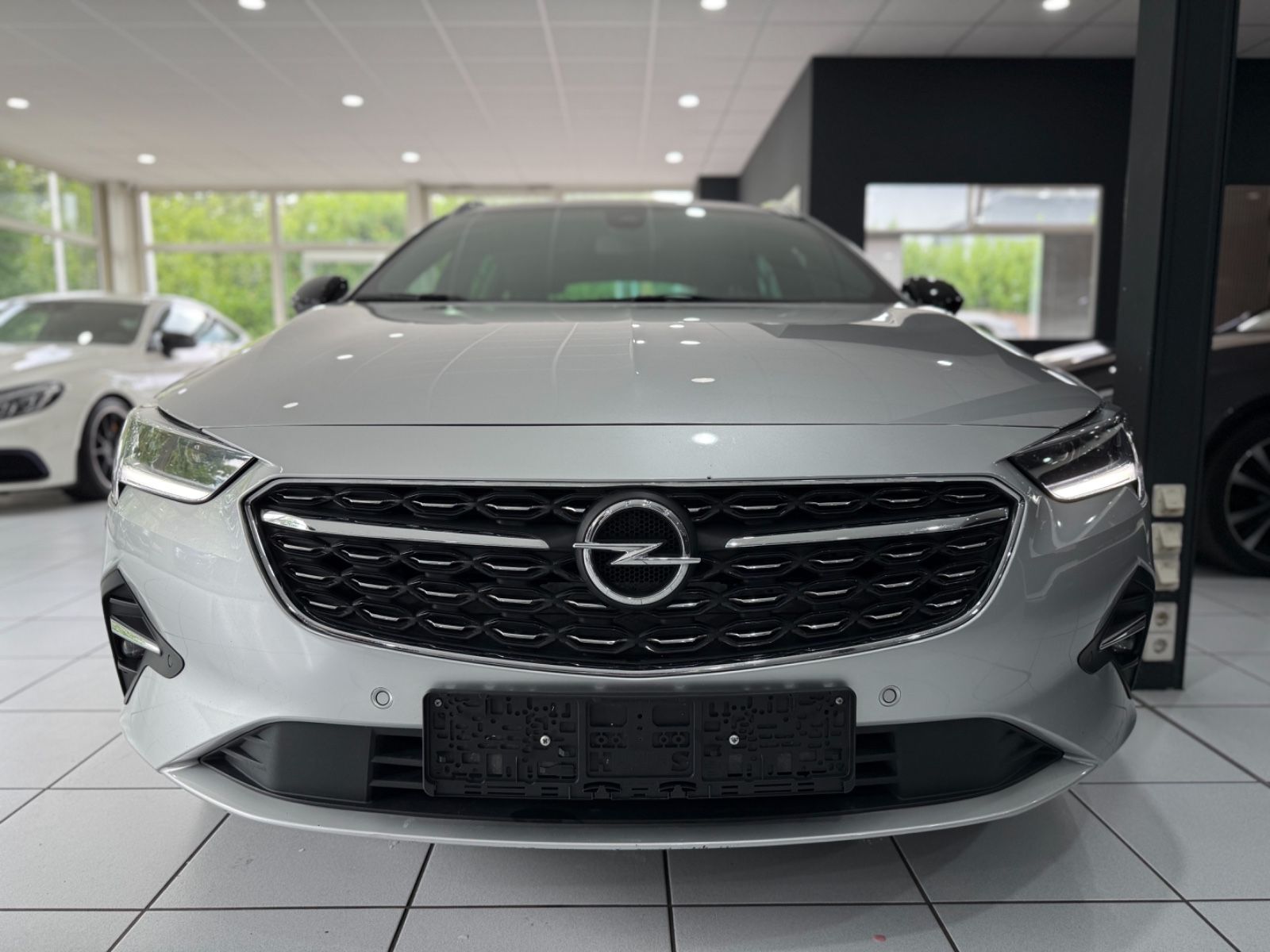 Opel Insignia 2.0 B Sports Tourer Elegance - Samsaru's Car Outlet