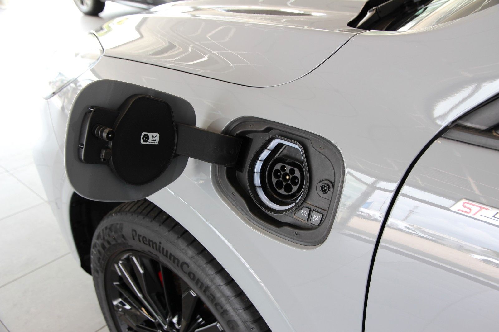 Ford Kuga Plug-In Hybrid PHEV ST-Line X - Samsaru's Car Outlet
