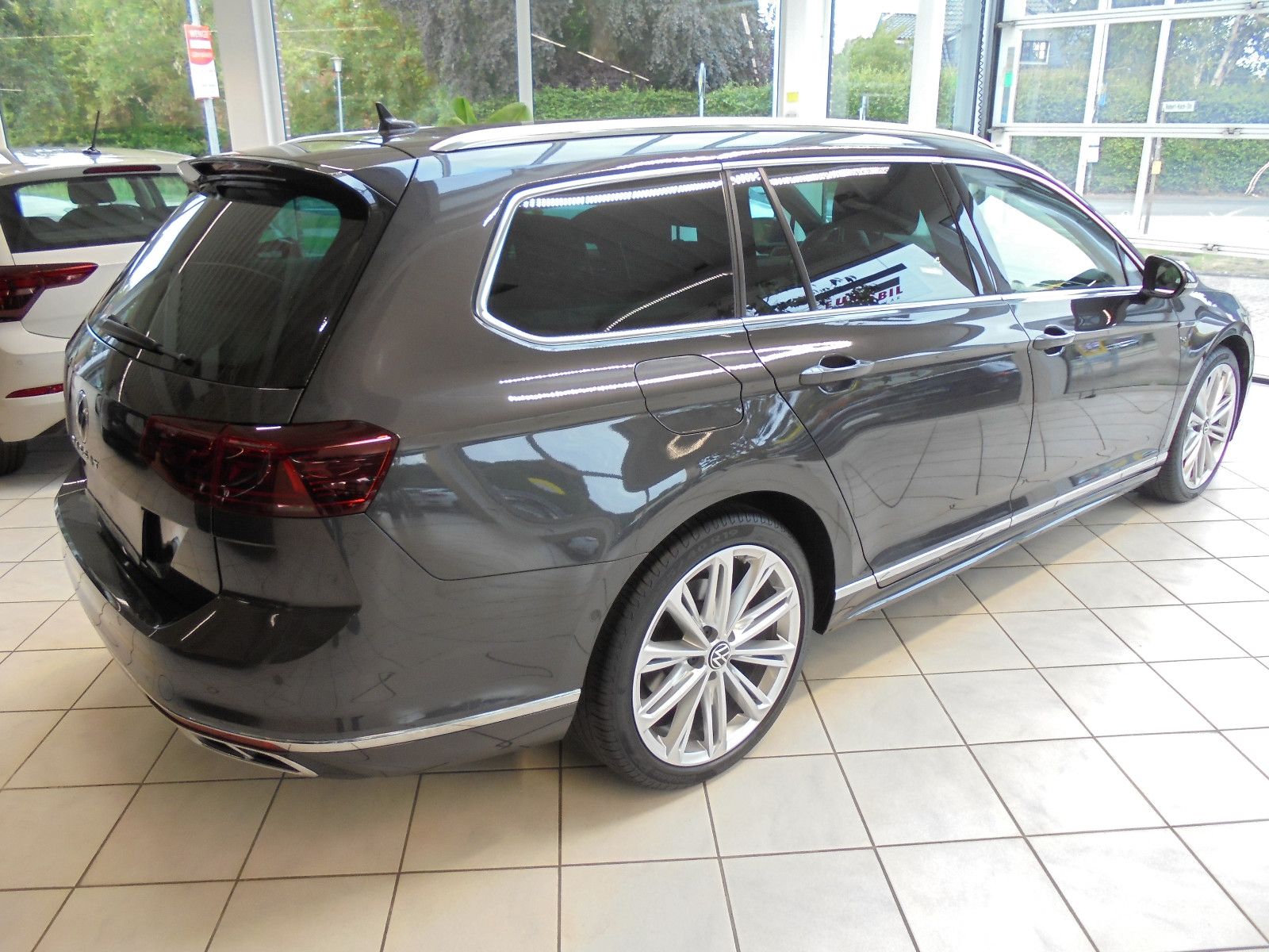 Volkswagen Passat Var Elegance/DSG/RLineEx/Pano/NaviPro/AHK