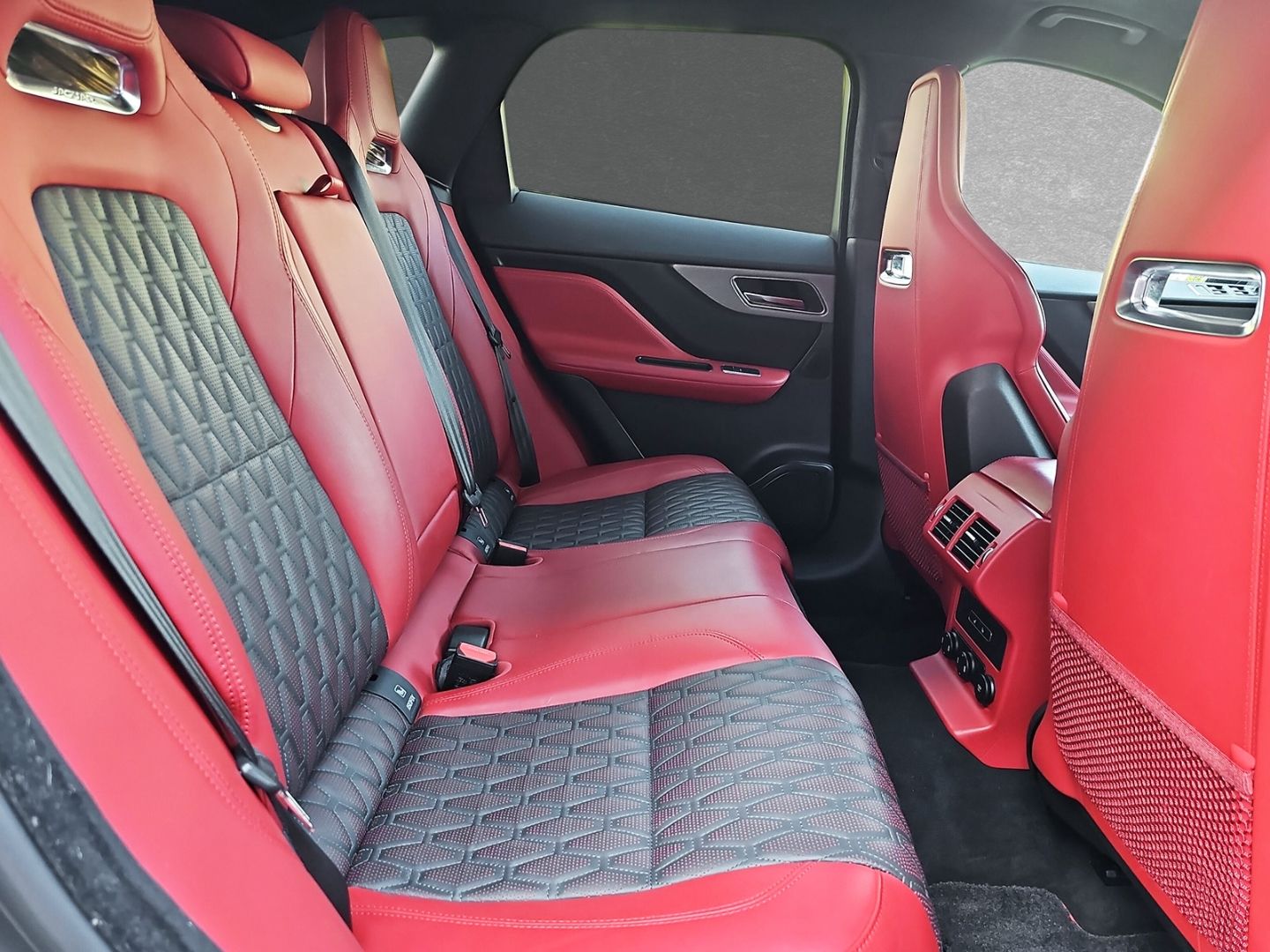 Jaguar F-Pace SVR