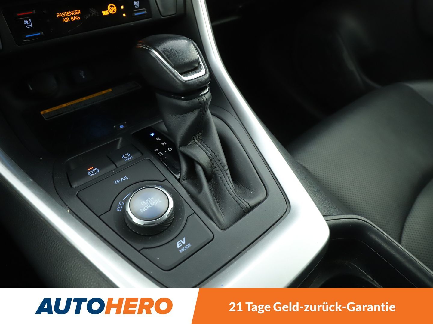 Toyota RAV 4 2.5 Hybrid 4x4 Lounge - Samsaru's Car Outlet